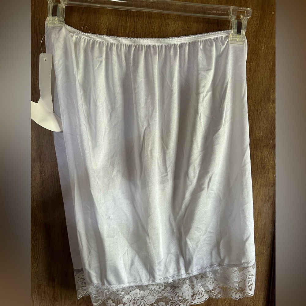 Wondermaid size Large white short slip NWT